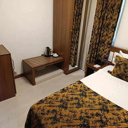 The Corner Park Otel 3*