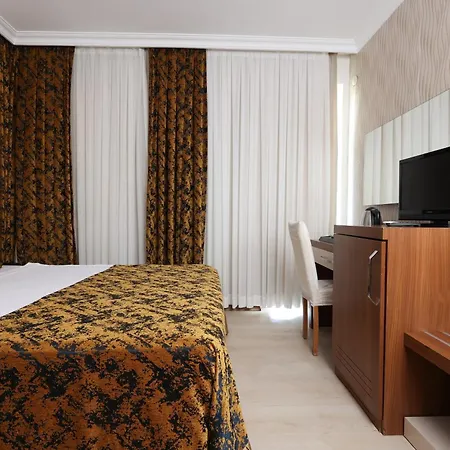 Otel The Corner Park 3*